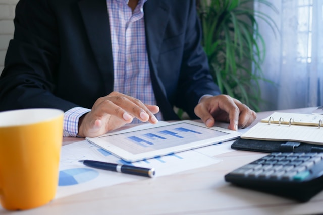 Sidekick for operations and finance leaders: business answers in plain English